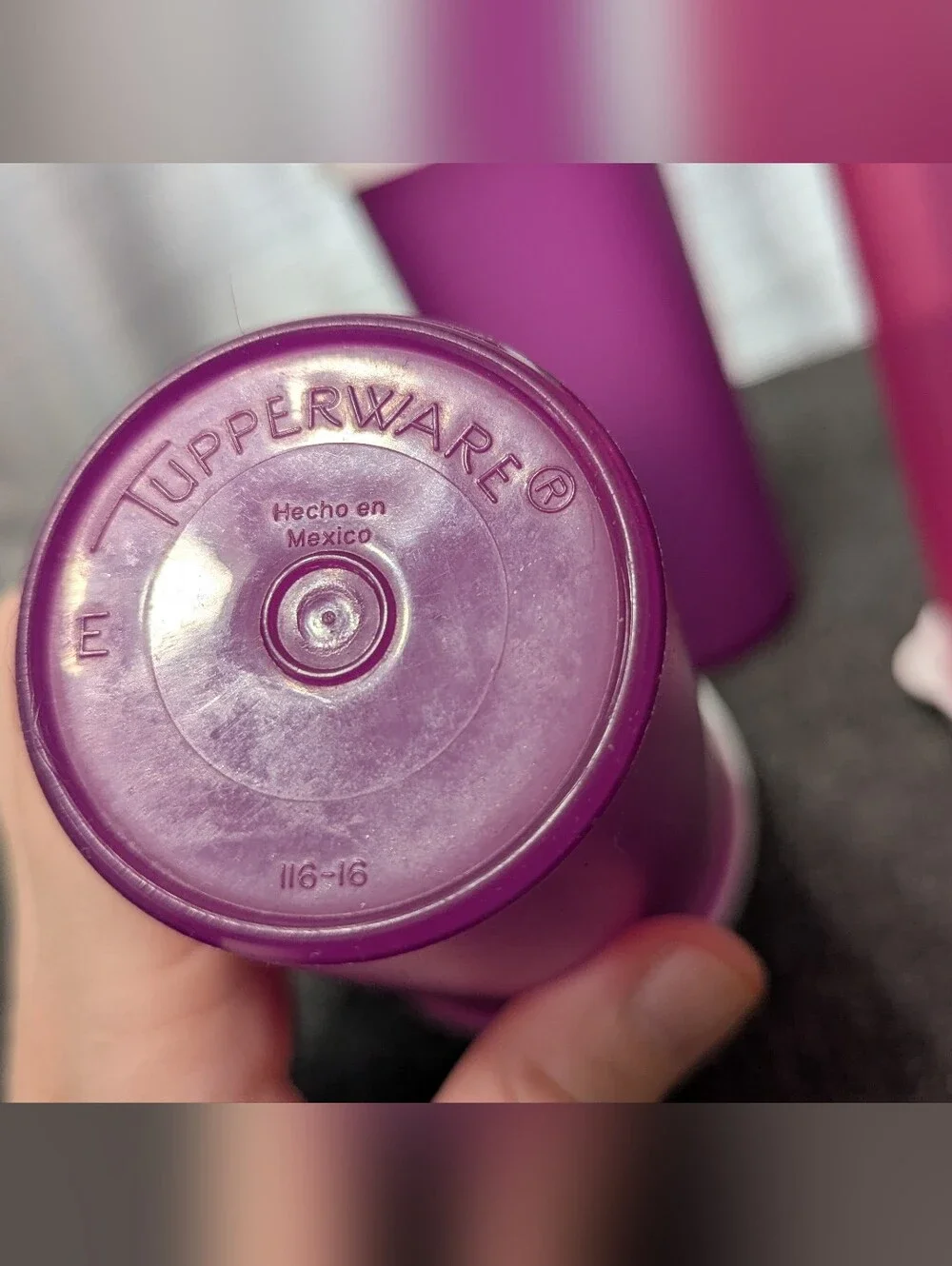 Set Of 4 Tupperware Tumblers Two Sizes Fuchsia And Pink With Lids